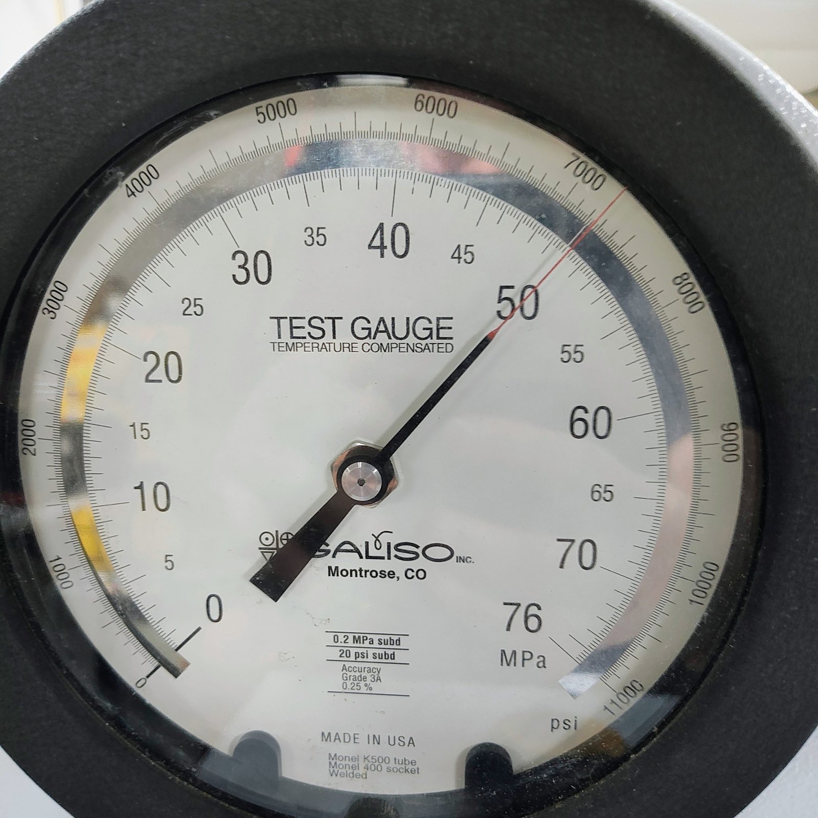 Close-up of a temperature-compensated hydrostatic test gauge with psi and MPa scales